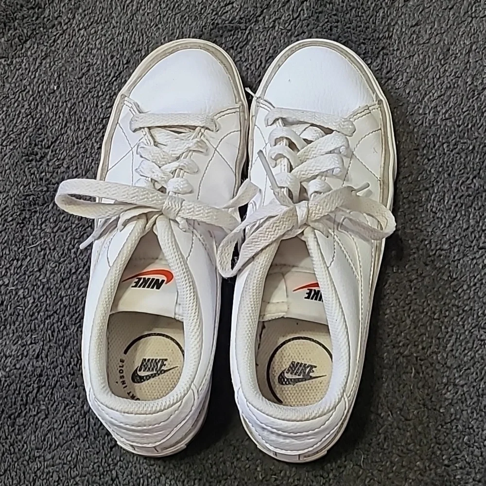 Nike court legacy